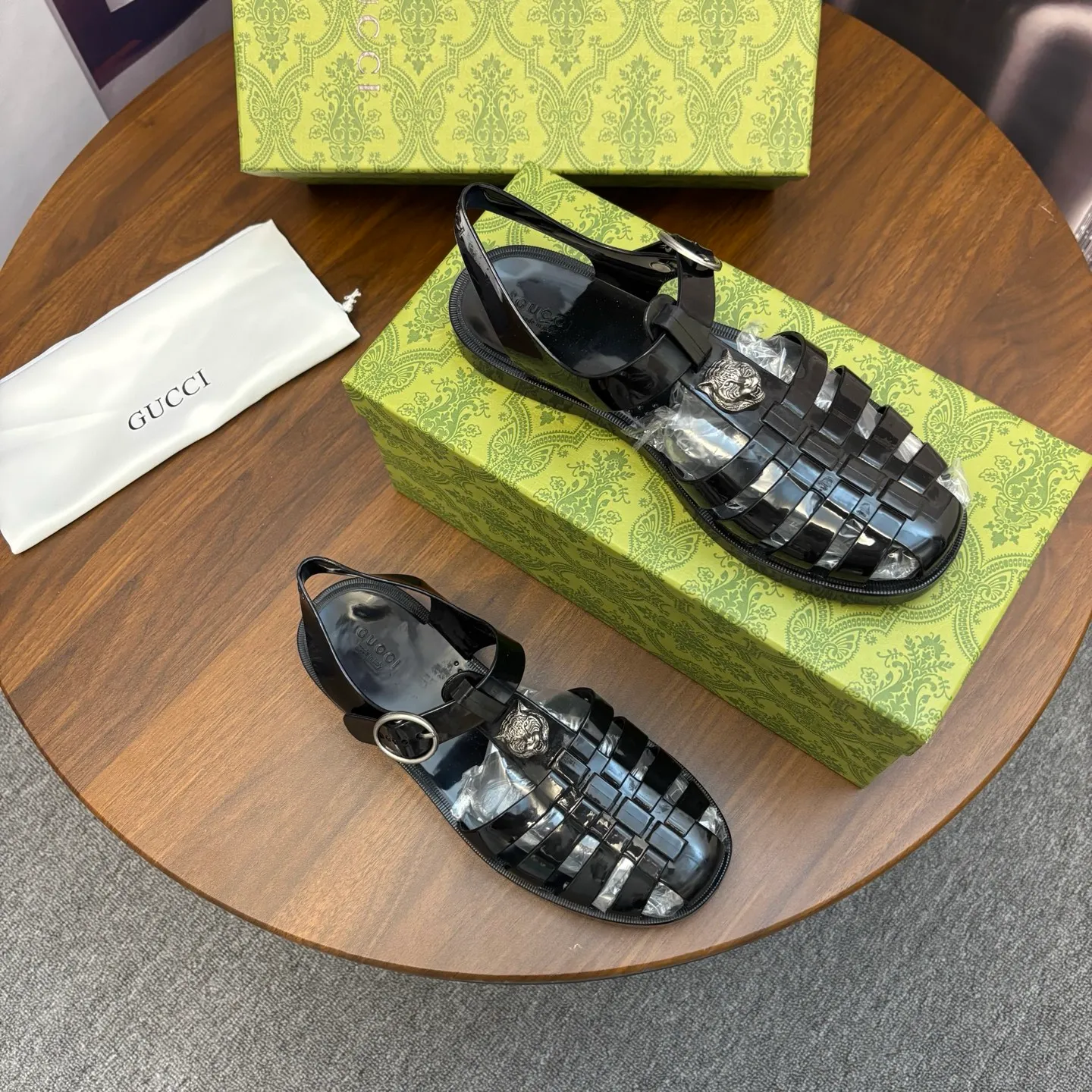 Men's shoes: 260💰[Gucci] sandals, counter quality, top-quality original items, real photos! Original T men's shoes 💰PU material, fine workmanship, comfortable; genuine 1:1 replica Size: 36 ~ 46